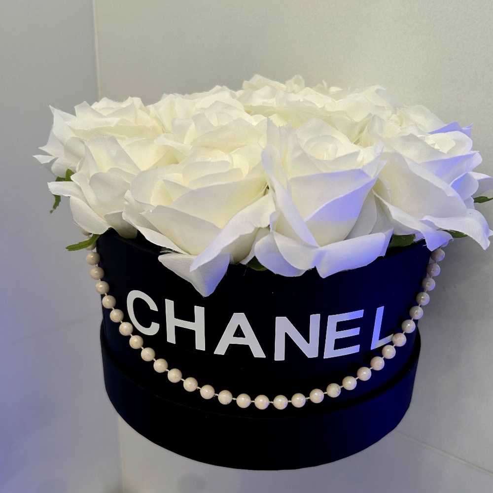 Black flower box with white silk roses and pearls- Large
